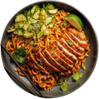 Gebratenen Nudeln mit knusprigem Huhn