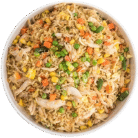 Gebratenem Reis mit knusprigem Huhn